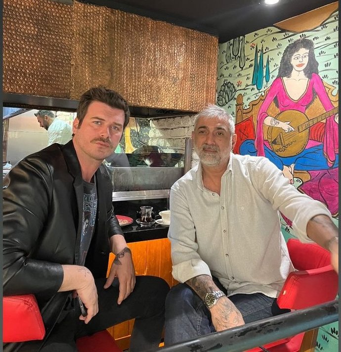 Kıvanç Tatlıtuğ, ağabeyi Cem Tatlıtuğ ile fotoğraf paylaştı. Sosyal medyada gen adaletsizliği yorumu yapıldı. Sizin ailenizde iyi genler kimde?