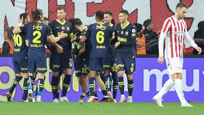 Antalyaspor 0 - Fenerbahçe 2... Kanarya kritik virajı kayıpsız geçti! Maçı nasıl buldunuz?