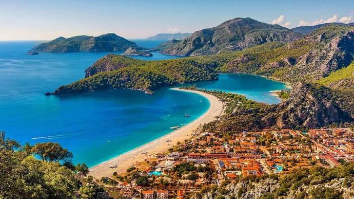Sizce Türkiyeye gelen bir turist nereye giderse tatili mükemmel geçer?
