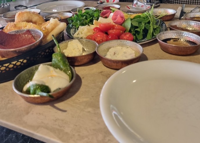 Pazar kahvaltıma eşlik eder misin?