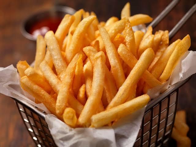 Ketçap ve mayonezi eksik etmeyeceksin dediğin bir yemek var mı?