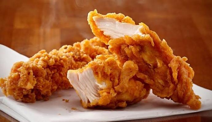Ketçap ve mayonezi eksik etmeyeceksin dediğin bir yemek var mı?