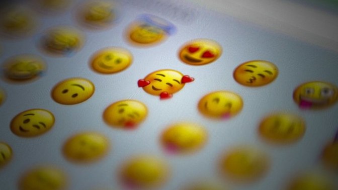 Aşk hayatınızı 3 emoji ile anlatabilir misiniz?