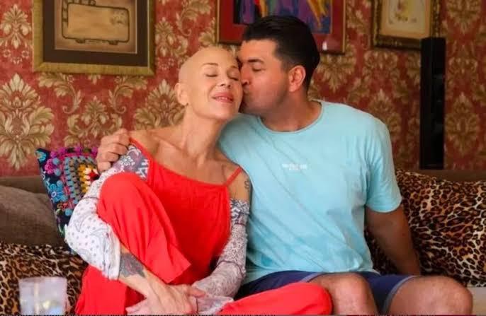 Ölmek üzere olsaydınız ve birine aşık olup onunla bir ilişki yaşasaydınız ona hasta olduğunuzu söyler miydiniz?