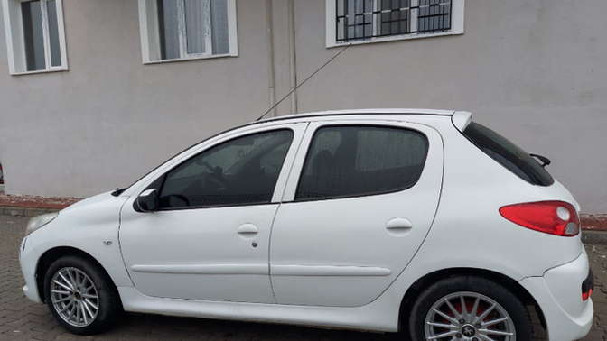 2012 model peugeot sol kapıları değişmiş ve lokal boya olan araç 300bine alınır mı?