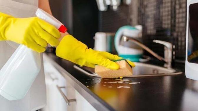 Siyah renk yüzeyler daha mı kolay tozlanır?