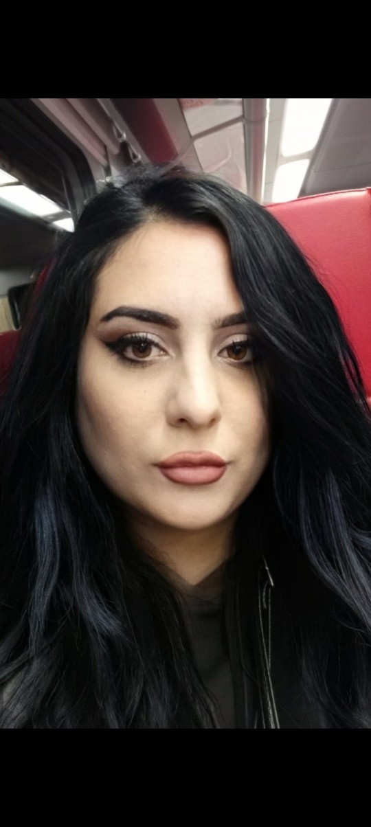 Yanaklarımda içine çökme, çukur gibi neden oluyor?