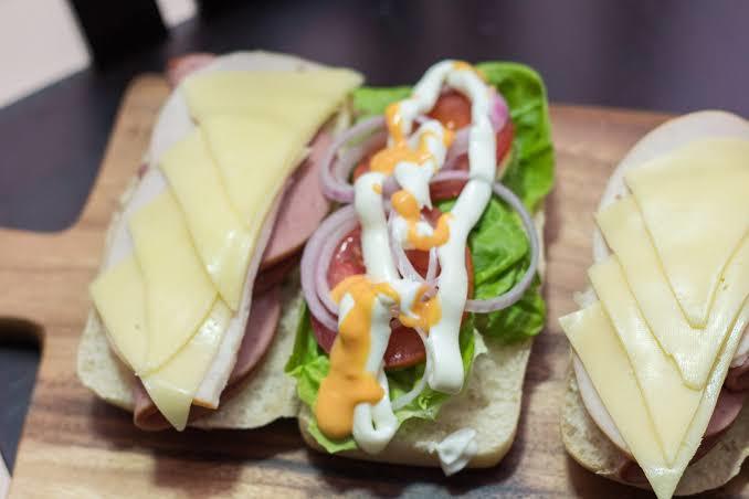 En lezzetli ekmek arası hangi malzemelerle yapılır?