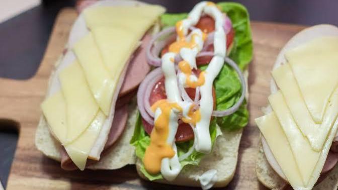 En lezzetli ekmek arası hangi malzemelerle yapılır?