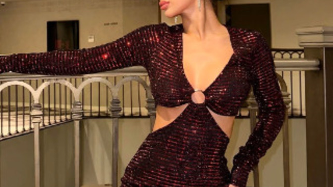 Arkadaşımı istemeye gelecekler ve benimde yanında olmamı istedi. Hangi elbiseyi giymeliyim sizce👗?