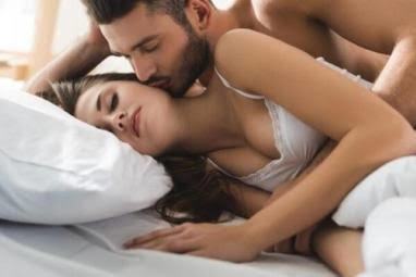 Eşiniz veya sevgiliniz uyku arası seks isterse hayır der misiniz?