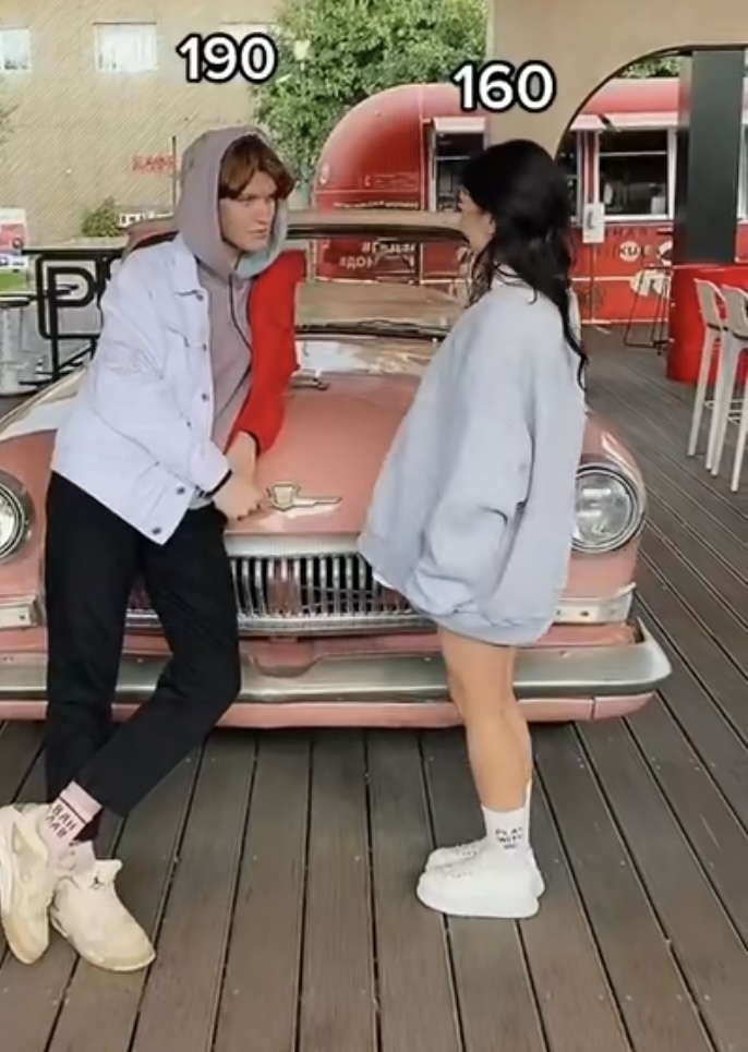 Uzun erkek kisa minyon kiz ilişkisi çok tatli değil mi sösksks?