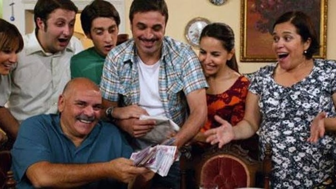 Annene mi daha çok benziyorsun babana mı?