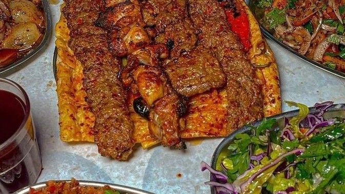 Adana kebap mı yoksa Urfa kebap mı daha lezzetli?