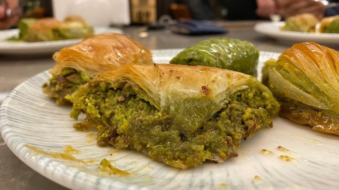 Yemek sonrası içilen çayı hangi tatlı tamamlar?