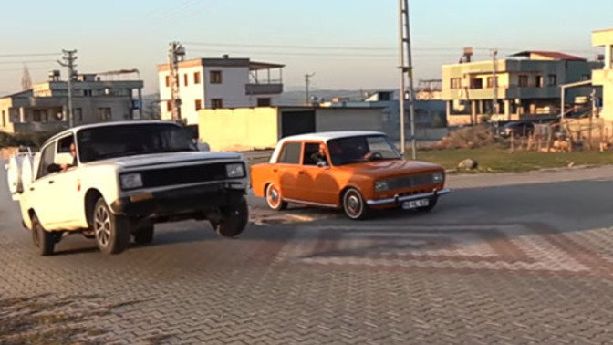 Bu arabaların modeli ne?