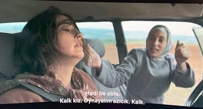 Arkadaşın üzgün olduğunda onunla birlikte dertlenir misin yoksa onu güldürür müsün?