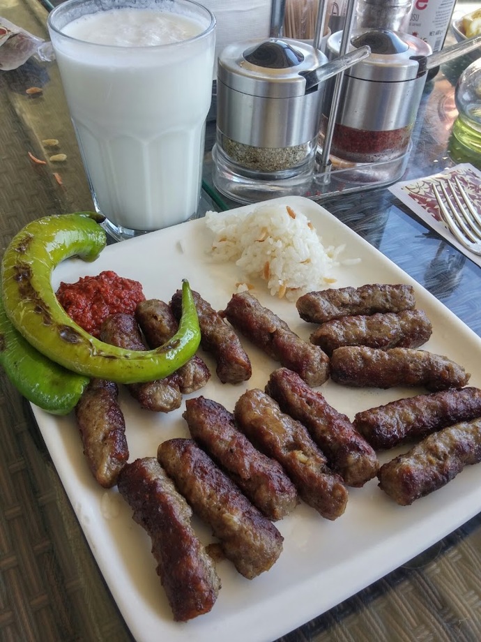 Bu masadakilere bugün 600 TL ödedim. Sizce normal mi?