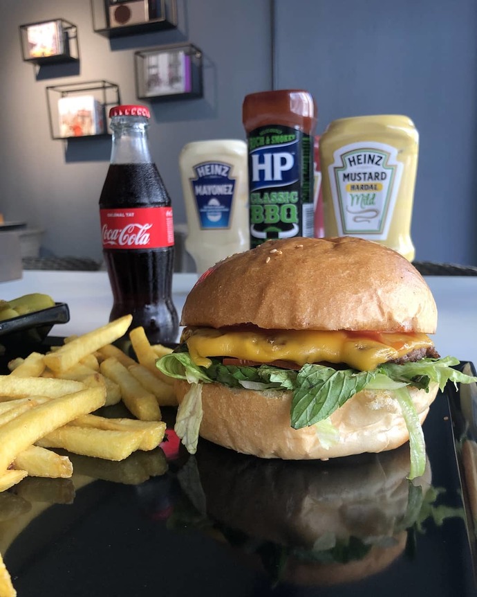 Sabah kahvaltıda bile yiyebilirim dediğin bir fastfood var mı?