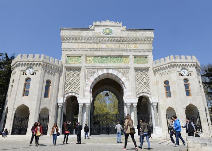 İstanbul Üniversitesi ziyarete açılmış, öğrenciler #MüzeDeğilOkul diyerek tepki gösteriyor. Tepki vermekte haklılar mı?