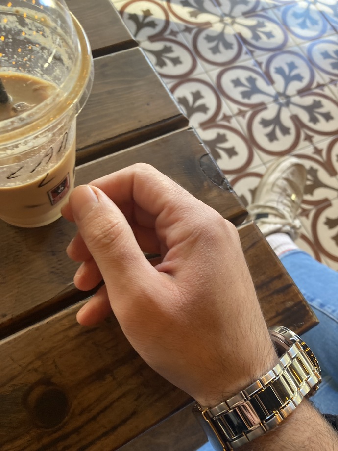 Tek başına kahve içmeyi mi seversin yoksa kahvene eşlik edilmesini mi?