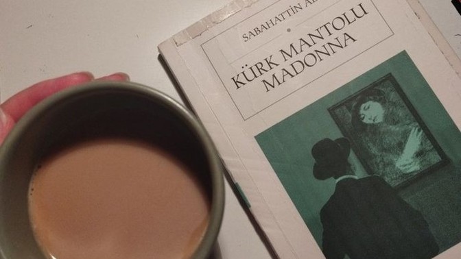 Kitap okurken size eşlik eden en güzel şey nedir?