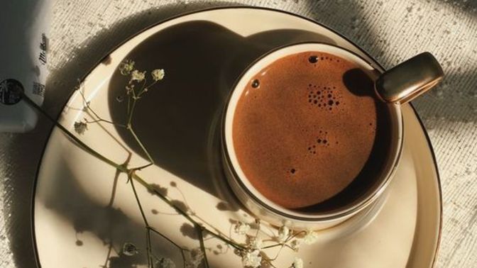 Flörtleştiğim kişi bana kendi elleriyle kahve yaptı, ne anlama geliyor?