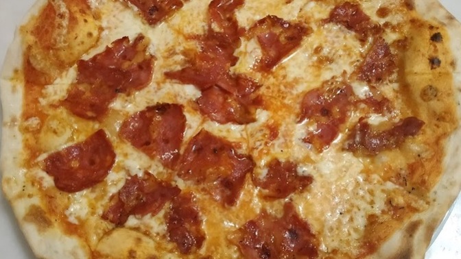 Danilo şefin pizza restoranından pizza sipariş verdik ablamla. Tanesi 600 TL sizce iyi mi?