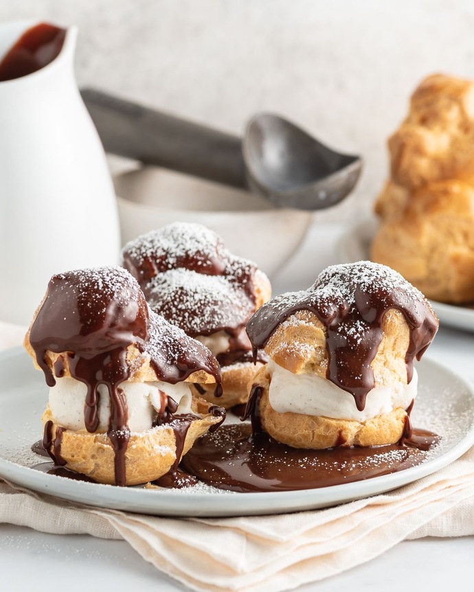 İkisinden birini seçsen, Profiterol mü yoksa Sütlaç mı tercih edersin?