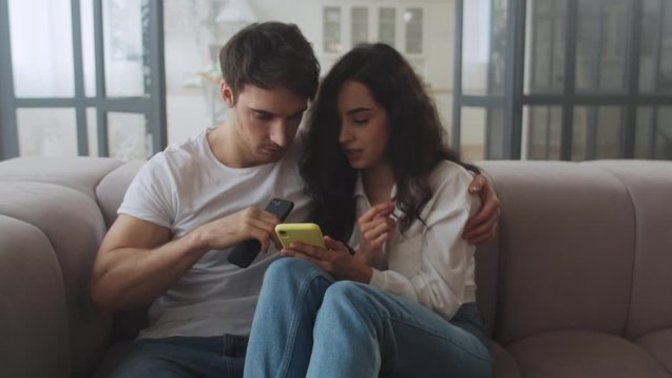 Sevgiliniz Instagram’da tanımadığı karşı cinsle takipleşebilir mi?