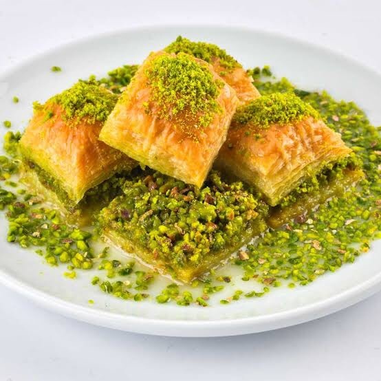 Fıstıklı baklava mı/Soğuk baklava mı?