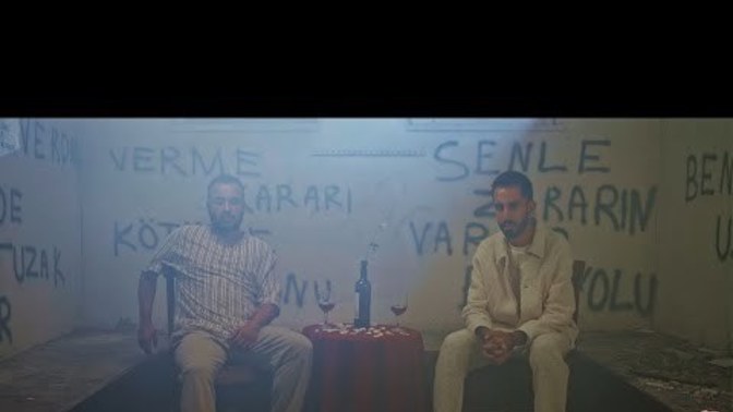 Bu geceye hüzünlü bir şarkı yakışmaz mı🥀 ?