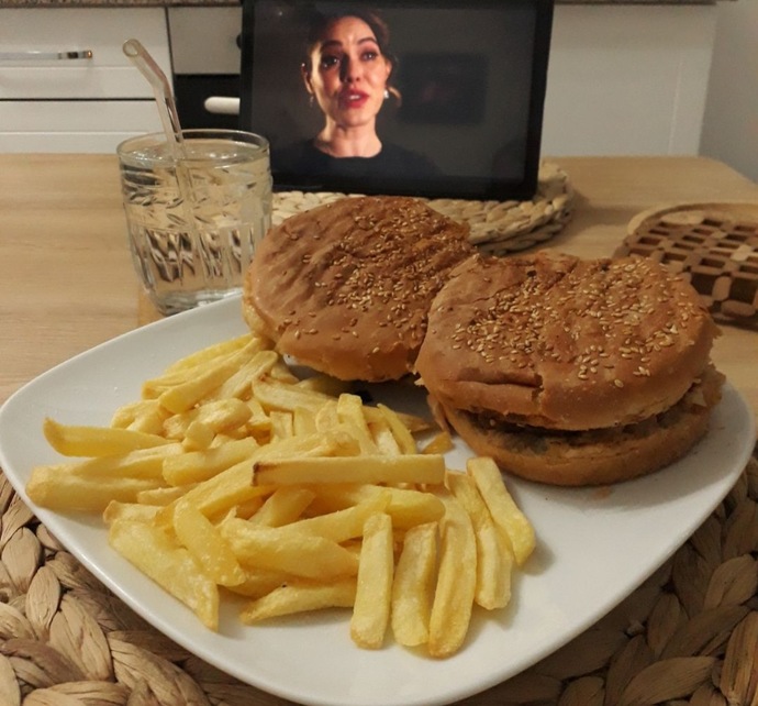 Dışarıdan almıyorum, evde en âlasını yapıyorum dediğin bir fastfood var mı?