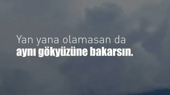 Seninle aynı gökyüzünün altında bile güzel dediğiniz biri var mı?