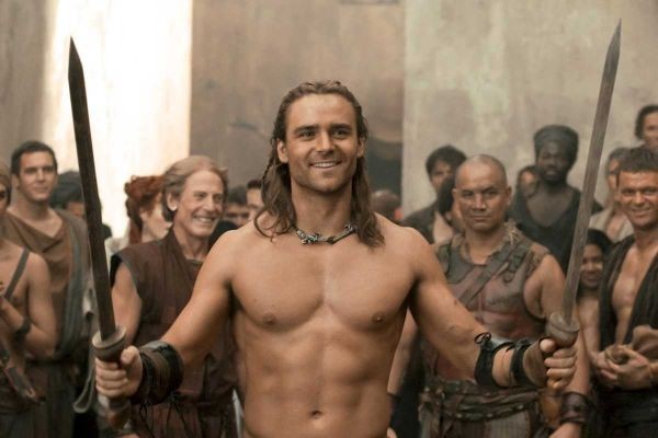 Spartacus izleyen var mı?
