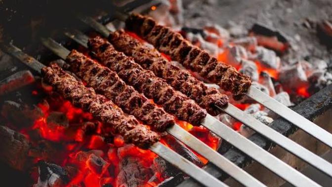 Dışarıda kaldığını ve bir gününü 200 TL ile geçirmek zorunda olduğunu düşün! Tercih edeceğin yemek ne olurdu?