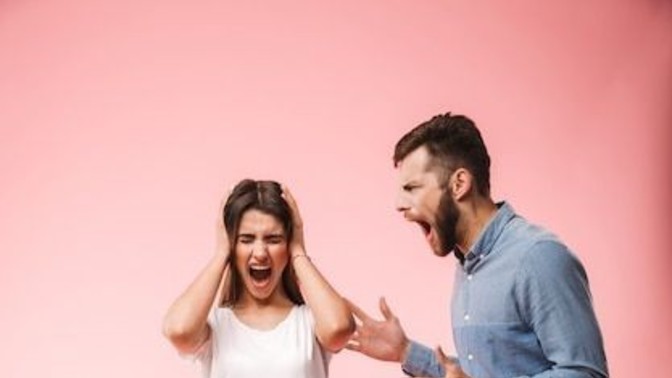 Belirli bir kalıba sığmaya çalışmak yerine ilişkilerde samimi olmaya odaklanmamız gerekmez mi?