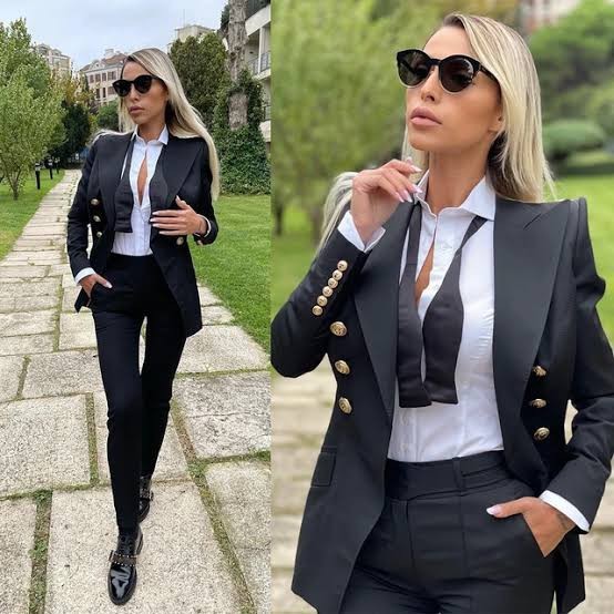 Kadınlara takım elbise çok yakışmıyor mu ya?