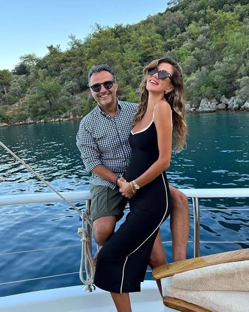 Örneğin melodi ve arda arasında 16 yaş var ama evliler ve çocukları var mutlular.