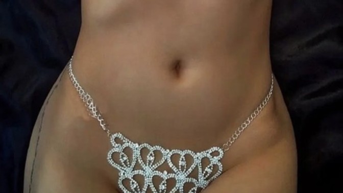 Denizde giymek için böyle bir bikini tercih edilir mi?