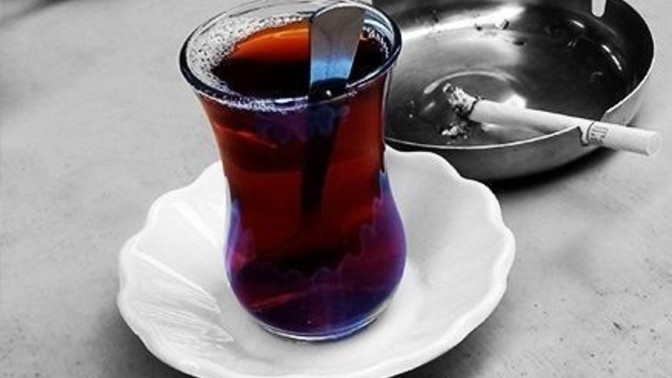 Bir elinizde çay diğer elinizde sigara, öyle bir şarkı çalıyorki içerken işte o şarkı hangisidir?