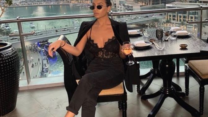 Seksi olmak demek illa ki açık saçık giyinmek mi oluyor?