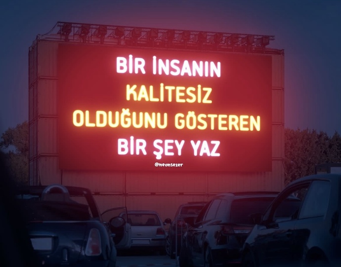 Bir insanın kalitesiz olduğunu gösteren bir şey yaz desem, ne yazarsın?