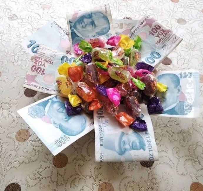 Bugün sevgililer günü münasebetiyle KS üyelerine ikram etmek için böyle bir şekerlik hazırladım nasıl olmuş?