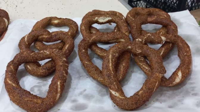 Edirne'de bir fırın, Sevgililer Günü'ne özel kalp şeklinde simit yaptı! Kiminle kalpli simit yemek istersin?