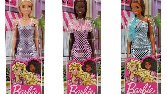 Sevgilimi kırdım. Barbie bebek ve bir kutu dolusu sürpriz yumurta aldım beğenir mi bilmiyorum sizin düşünceniz ne?