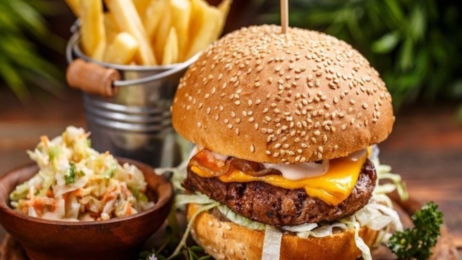 Hamburger mi yoksa mantı mı yemek istersin?