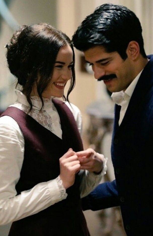 İzlemekten hiç bıkmadığınız, tekrar tekrar izlediğiniz bir dizi var mı?