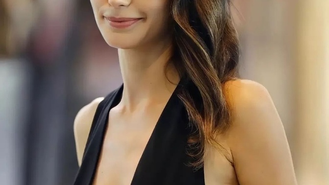 Beren Saat sizcede çok hoş bir kadın değil mi?