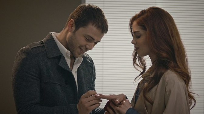 Eski sevgilim yeni sevgili yapıp bana yazıp cevap alamayınca yeni sevgilisiyle evlenmiş neyin kafası bu?